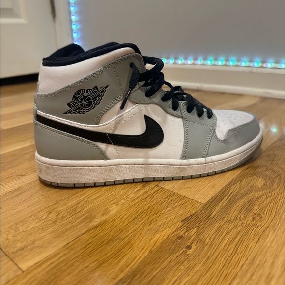 AIR JORDAN RETRO 1 MID CASUAL SHOES - Picture 4 of 5